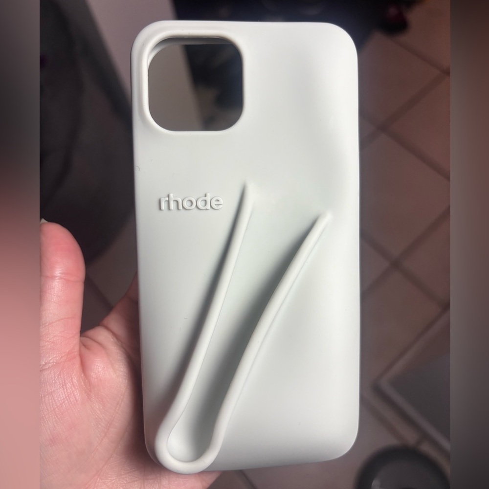 RHODE Gray Lip iPhone 15 Case